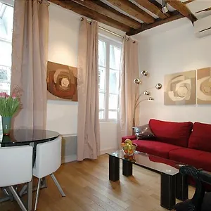 Holidaysinparis-bourg Tibourg Ii , Parijs Frankrijk